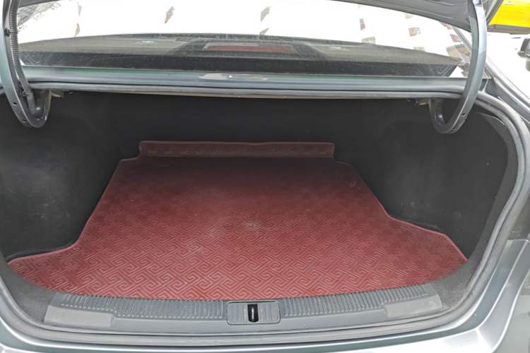 Used Roewe i5 2021 1.5L CVT Diamond Edition Trunk