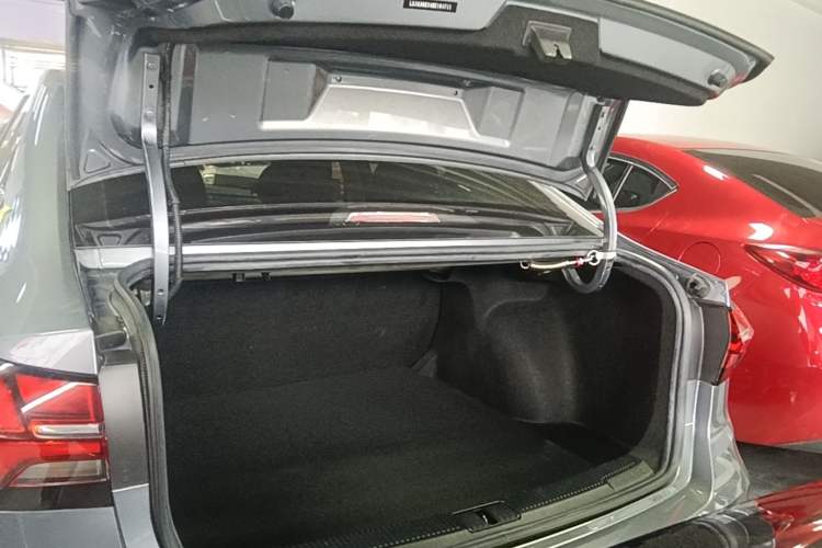 Used Roewe i5 2021 1.5L CVT Platinum Edition Trunk