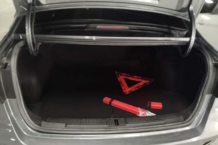 Used Roewe i5 2021 1.5L Manual Platinum Edition Trunk