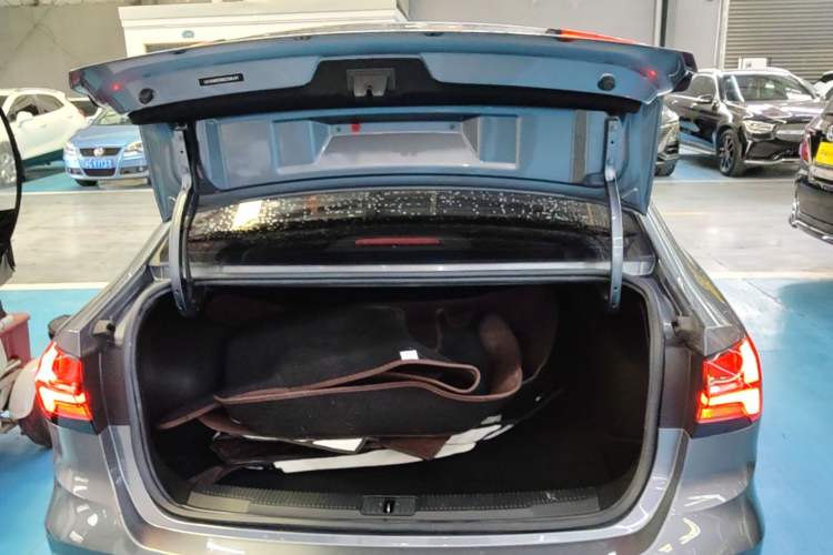 Used Roewe i5 2021 1.5L Manual Platinum Edition Trunk