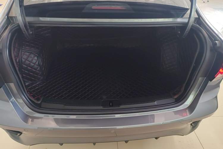 Used Roewe i5 2021 1.5L CVT Diamond Edition Trunk