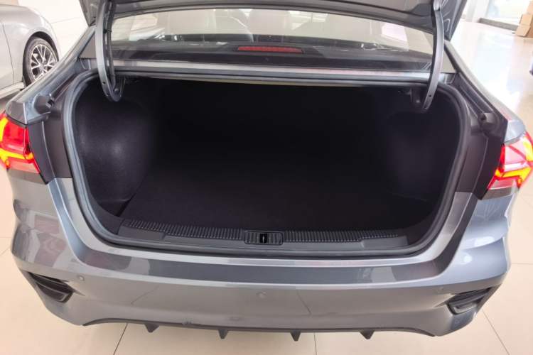 Used Roewe i5 2021 Revised Version 1.5L CVT Diamond Edition Trunk