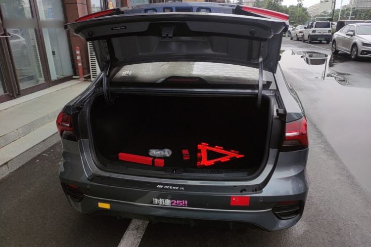Used Roewe i5 2021 1.5L Manual Diamond Edition Trunk