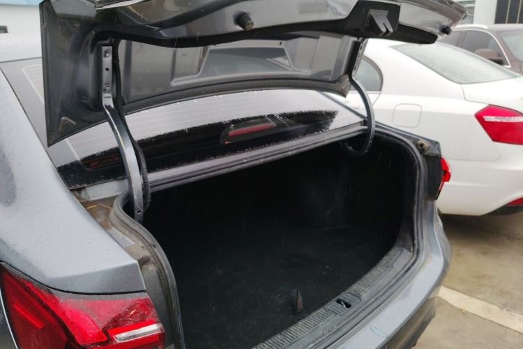 Used Roewe i5 2021 1.5L Manual Platinum Edition Trunk
