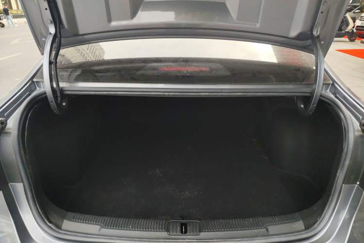 Used Roewe i5 2021 Revised Version 1.5L CVT Diamond Edition Trunk