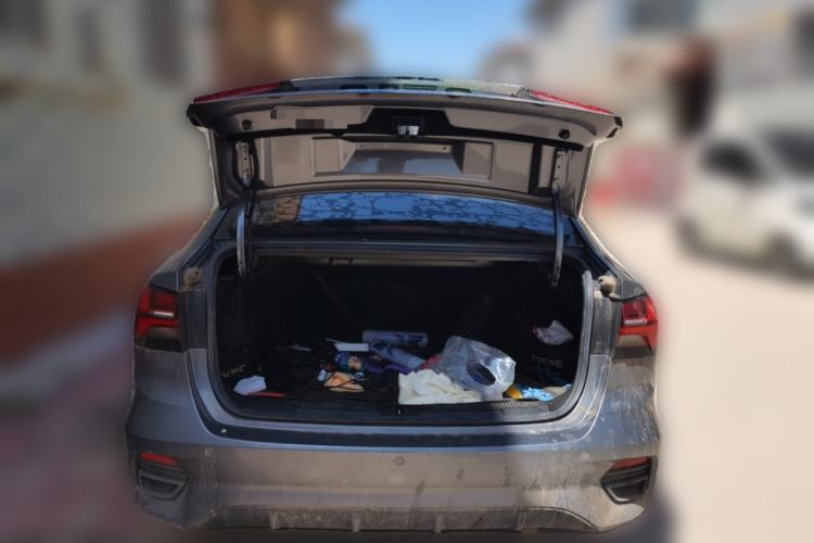 Used Roewe i5 2021 1.5L CVT Black Gold Edition Trunk