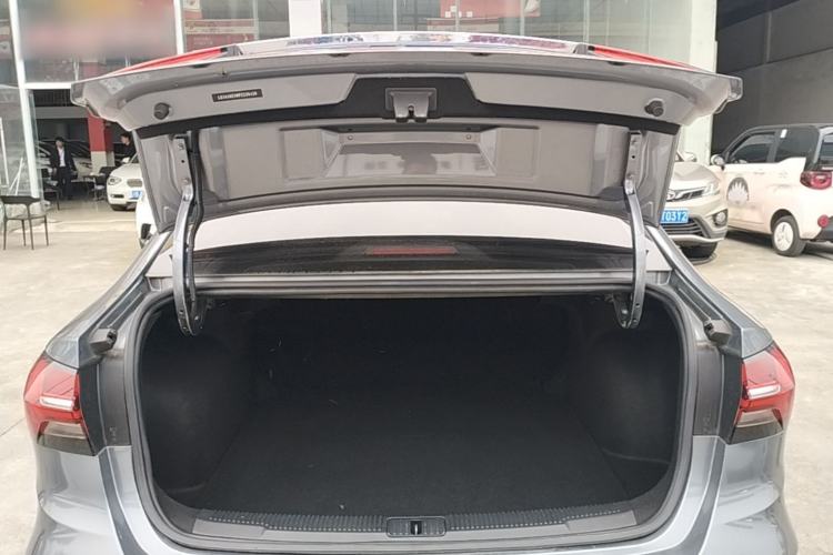 Used Roewe i5 2021 1.5L Manual Platinum Edition Trunk
