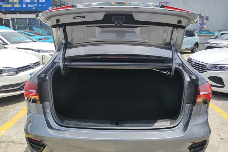 Used Roewe i5 2021 1.5L Manual Platinum Edition Trunk
