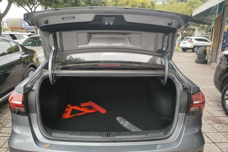 Used Roewe i5 2021 1.5L Manual Platinum Edition Trunk