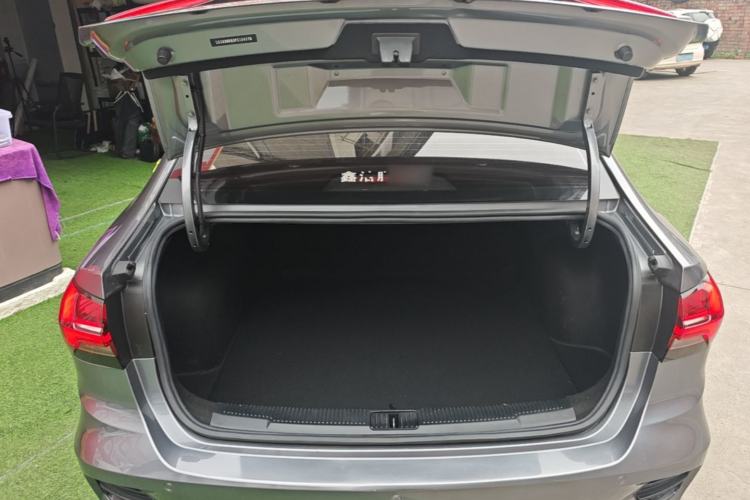 Used Roewe i5 2021 Revised Version 1.5L CVT Diamond Edition Trunk