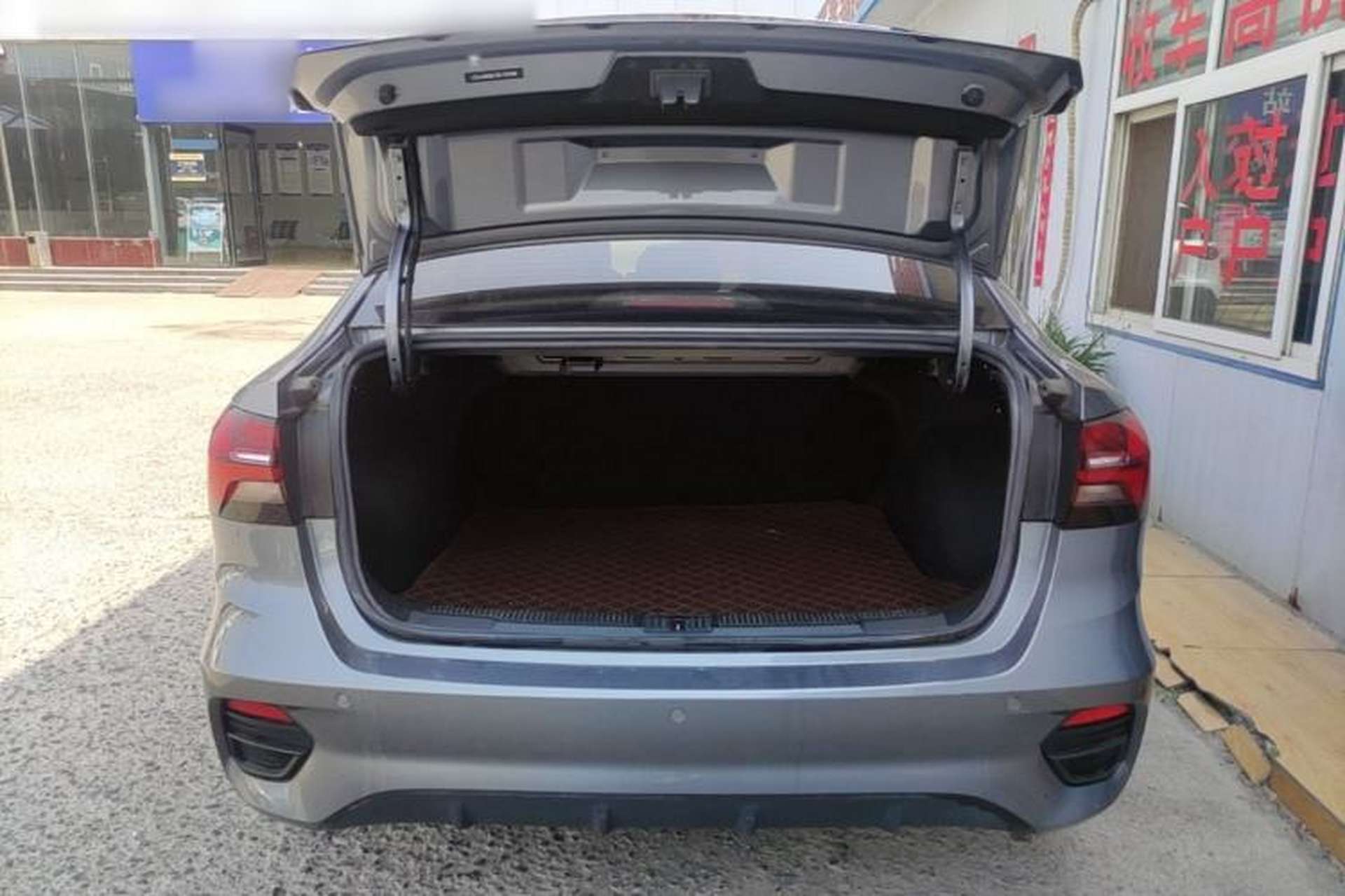 Used Roewe i5 2021 1.5L CVT Diamond Edition Trunk
