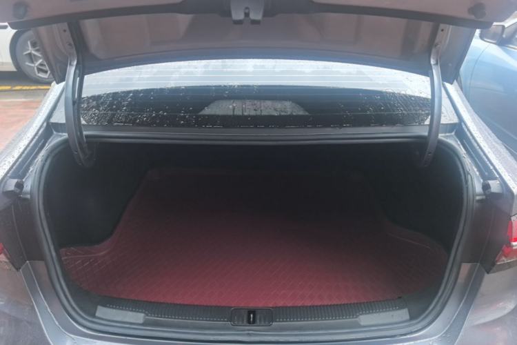 Used Roewe i5 2021 1.5L Manual Platinum Edition Trunk