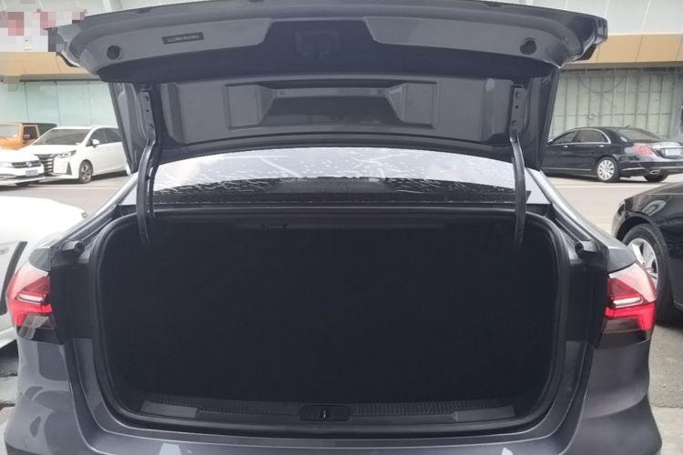 Used Roewe i5 2021 1.5L CVT Platinum Edition Trunk