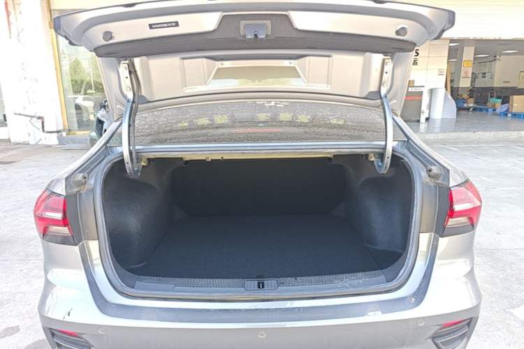 Used Roewe i5 2021 1.5L CVT Platinum Edition Trunk