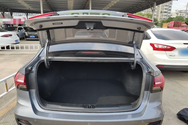 Used Roewe i5 2021 1.5L CVT Platinum Edition Trunk