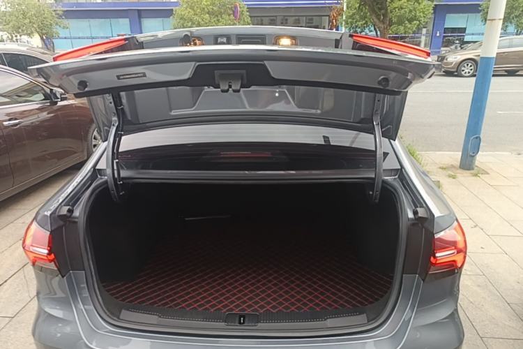 Used Roewe i5 2021 Revised Version 1.5L CVT Diamond Edition Trunk