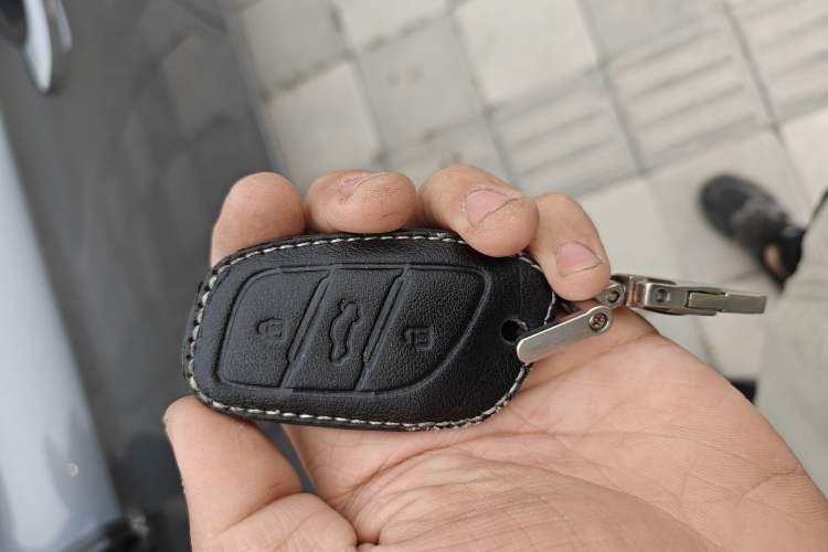 Used Roewe i5 2021 1.5L CVT Black Gold Edition Vehicle Key