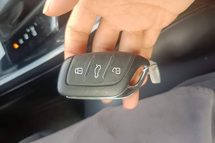 Used Roewe i5 2021 1.5L CVT Black Gold Edition Vehicle Key
