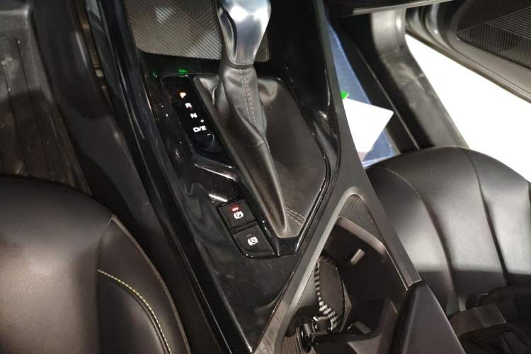 Used Roewe i5 2021 1.5L CVT Diamond Edition Gear Lever