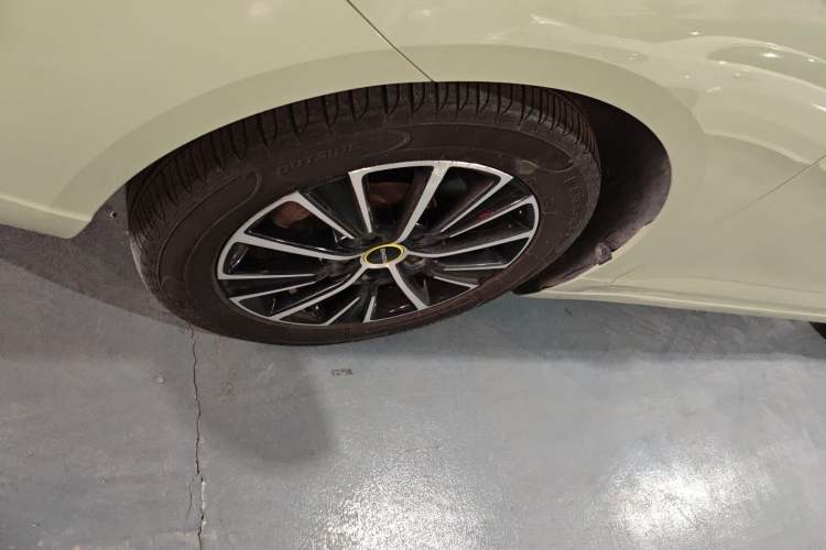 Used Roewe i5 2021 1.5L CVT Diamond Edition Left Front Wheel Hub
