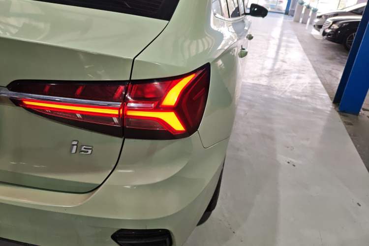 Used Roewe i5 2021 1.5L CVT Diamond Edition Right Rear Taillight