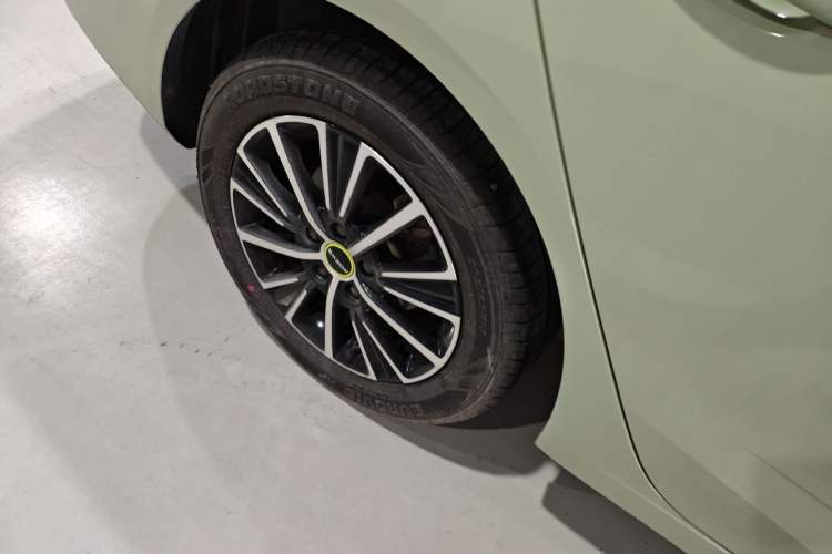 Used Roewe i5 2021 1.5L CVT Diamond Edition Right Rear Wheel Hub