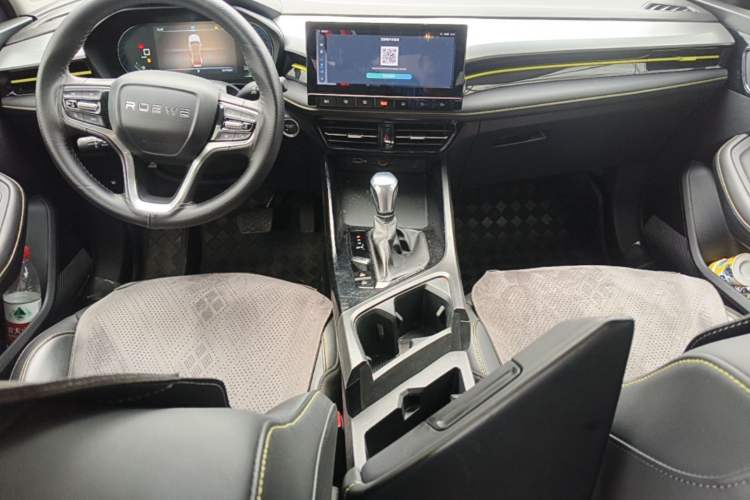 Used Roewe i5 2021 Revised Version 1.5L CVT Diamond Edition Center Console