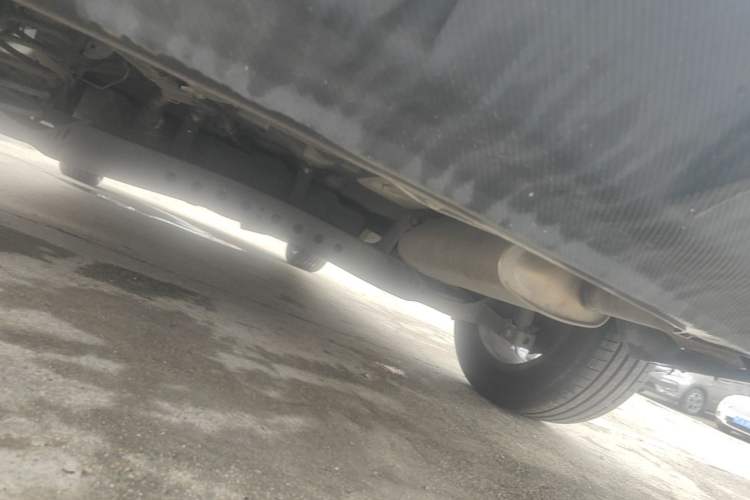Used Roewe i5 2021 1.5L CVT Black Gold Edition Chassis Rear Left