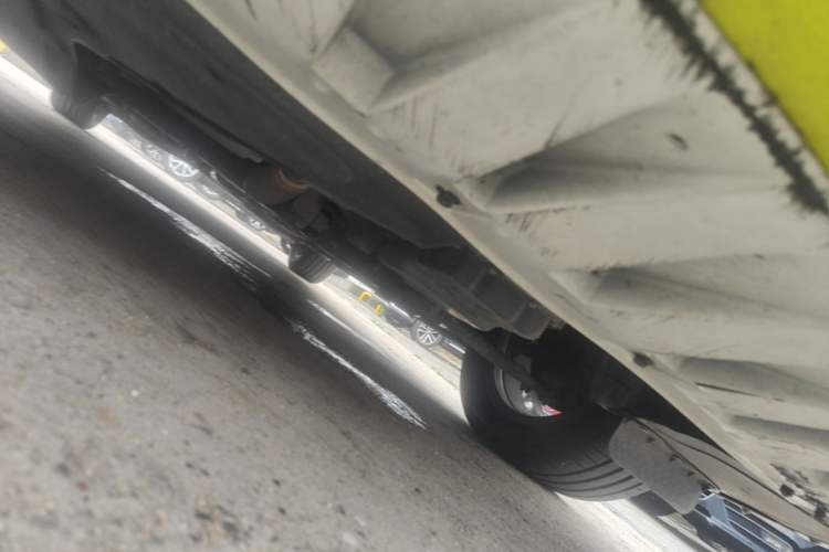 Used Roewe i5 2021 1.5L CVT Black Gold Edition Chassis Rear Right