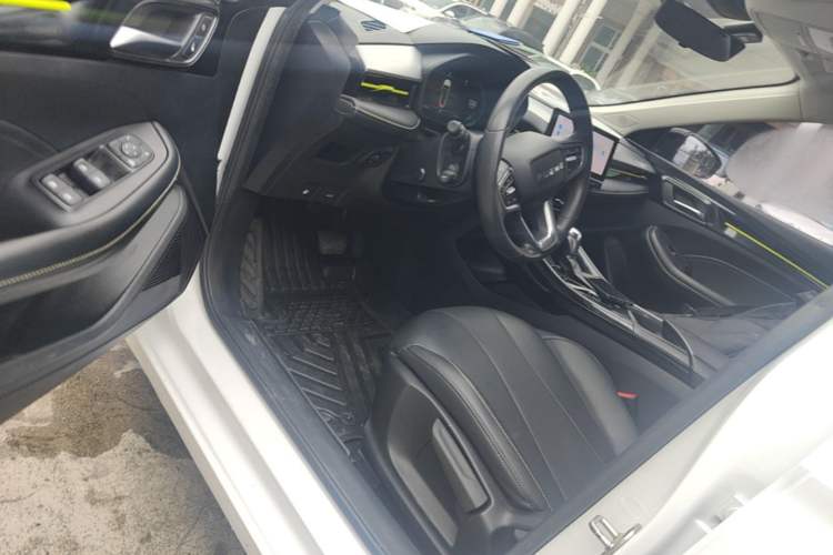 Used Roewe i5 2021 1.5L CVT Black Gold Edition Driver Seat