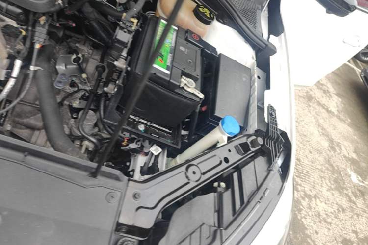 Used Roewe i5 2021 1.5L CVT Black Gold Edition Engine Bay Left