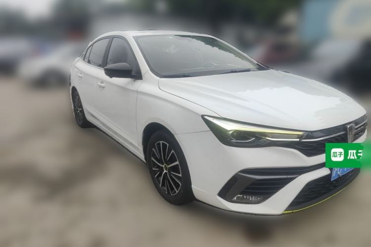 Used Roewe i5 2021 1.5L CVT Black Gold Edition Front Right 45 Deg