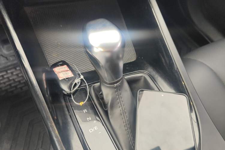 Used Roewe i5 2021 1.5L CVT Black Gold Edition Gear Lever