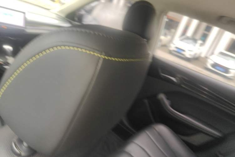 Used Roewe i5 2021 1.5L CVT Black Gold Edition Headliner