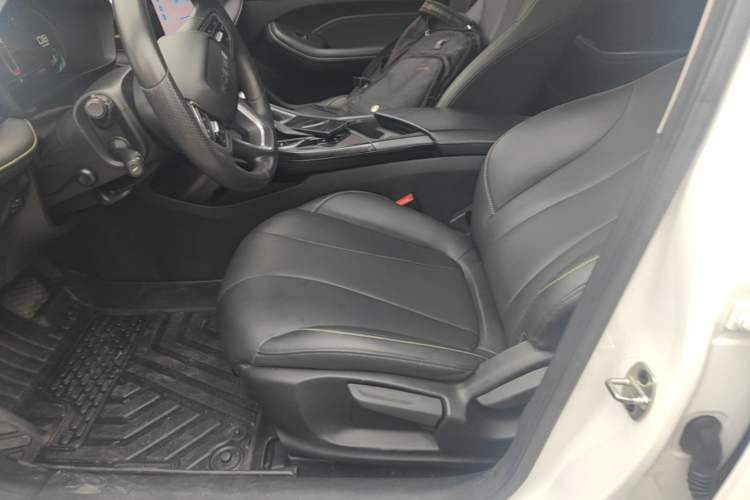 Used Roewe i5 2021 1.5L CVT Black Gold Edition Left Front Seat