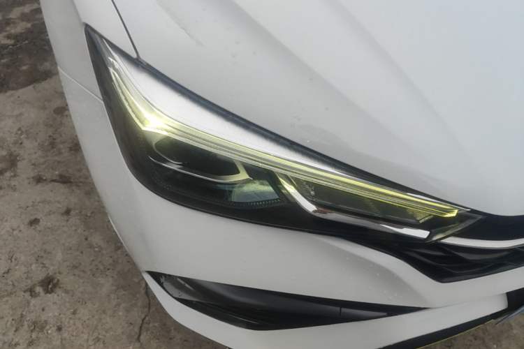 Used Roewe i5 2021 1.5L CVT Black Gold Edition Right Front Headlight