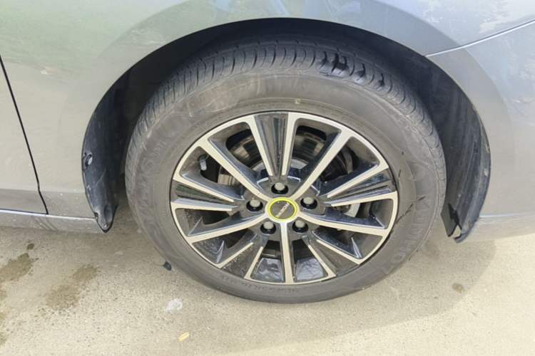 Used Roewe i5 2021 Revised Version 1.5L CVT Diamond Edition Right Front Wheel Hub