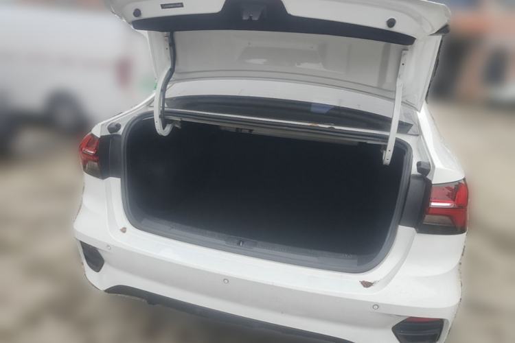 Used Roewe i5 2021 1.5L CVT Black Gold Edition Trunk