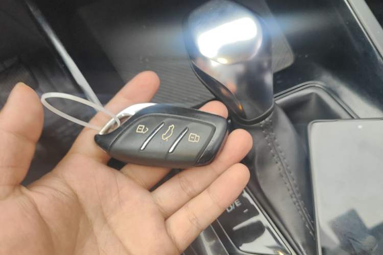 Used Roewe i5 2021 1.5L CVT Black Gold Edition Vehicle Key