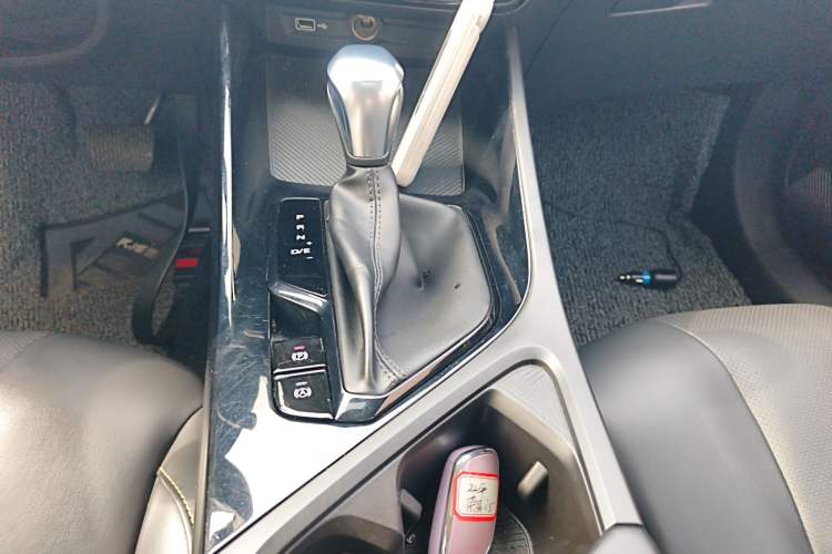 Used Roewe i5 2021 Revised Version 1.5L CVT Diamond Edition Gear Lever