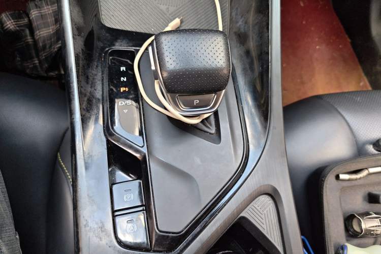 Used Roewe i5 2021 1.5T GT DCT Light-Speed Edition Gear Lever