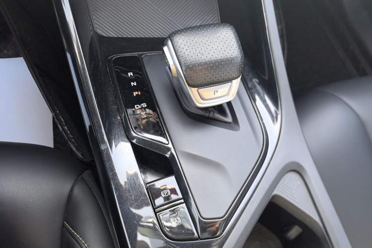 Used Roewe i5 2021 1.5T GT DCT Sonic Edition Gear Lever