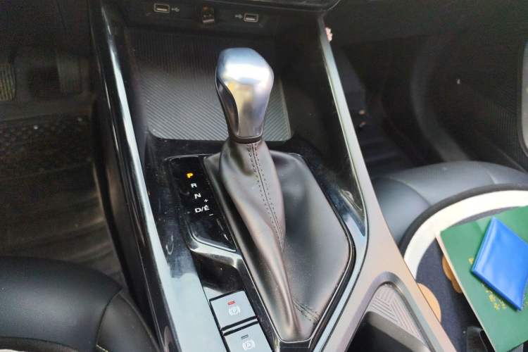 Used Roewe i5 2021 1.5L CVT Diamond Edition Gear Lever