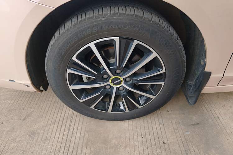 Used Roewe i5 2021 Revised Version 1.5L CVT Diamond Edition Left Front Wheel Hub