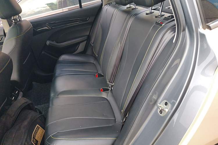 Used Roewe i5 2021 Revised Version 1.5L CVT Diamond Edition Left Rear Seat