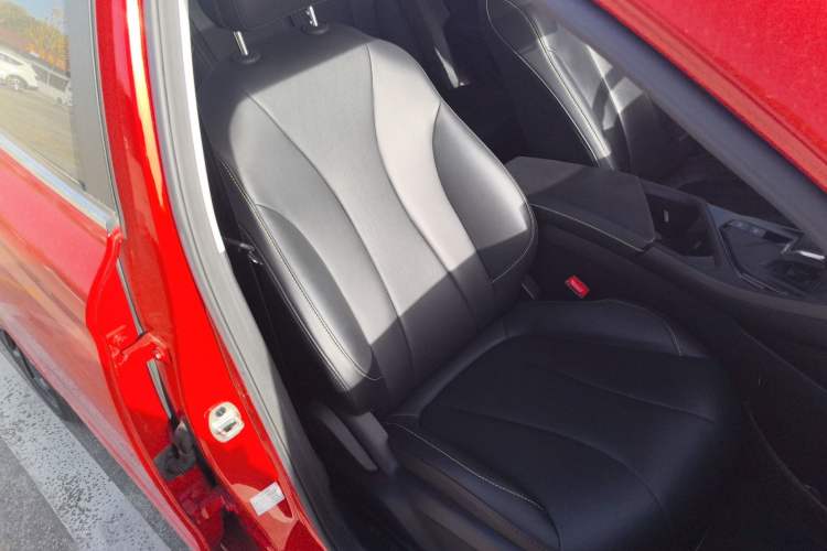 Used Roewe i5 2021 1.5T GT DCT Sonic Edition Right Front Seat