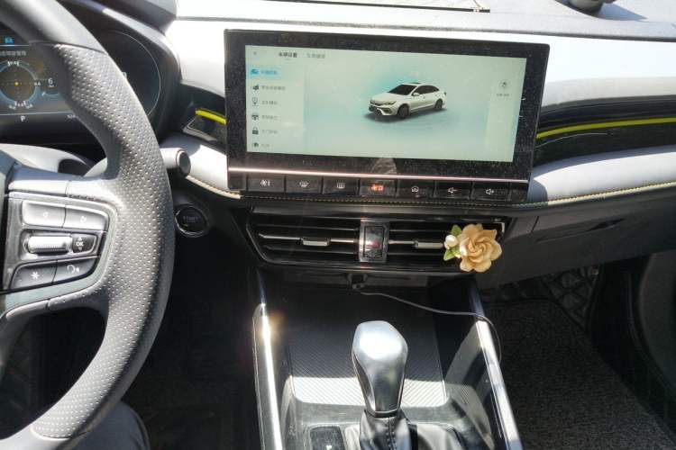 Used Roewe i5 2021 1.5L CVT Diamond Edition Audio And AC Panel