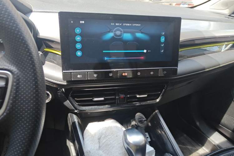 Used Roewe i5 2021 1.5L CVT Diamond Edition Audio And AC Panel