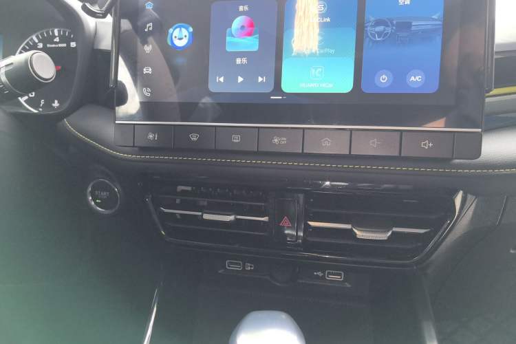 Used Roewe i5 2021 1.5L CVT Platinum Edition Audio And AC Panel