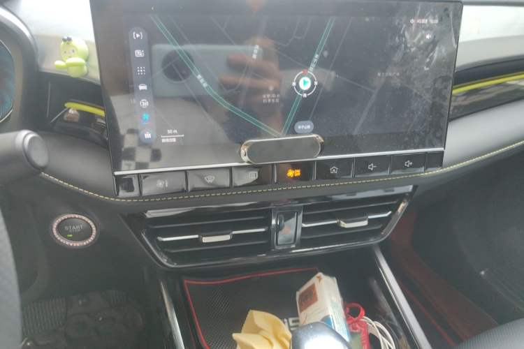 Used Roewe i5 2021 Revised Version 1.5L CVT Diamond Edition Audio And AC Panel